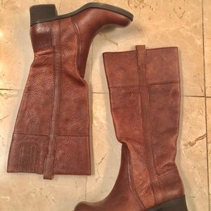 Women’s Lucky Brand knee high boots in size 8.